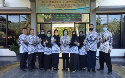 PERINGATAN HARI GURU NASIONAL SMPN 1 NGADIROJO